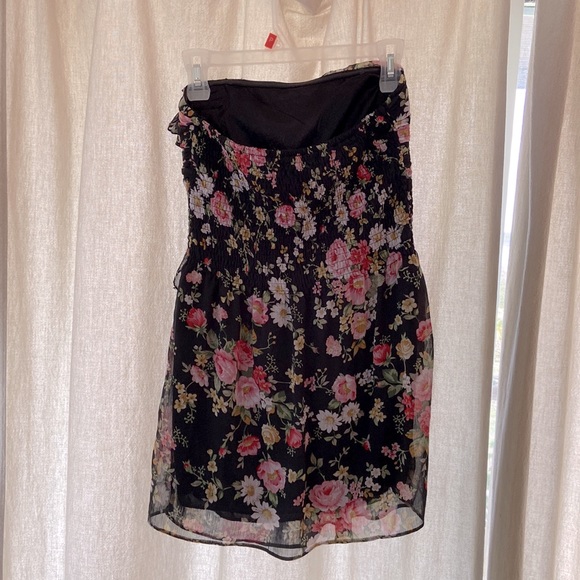 Cute summery dress - Picture 2 of 3